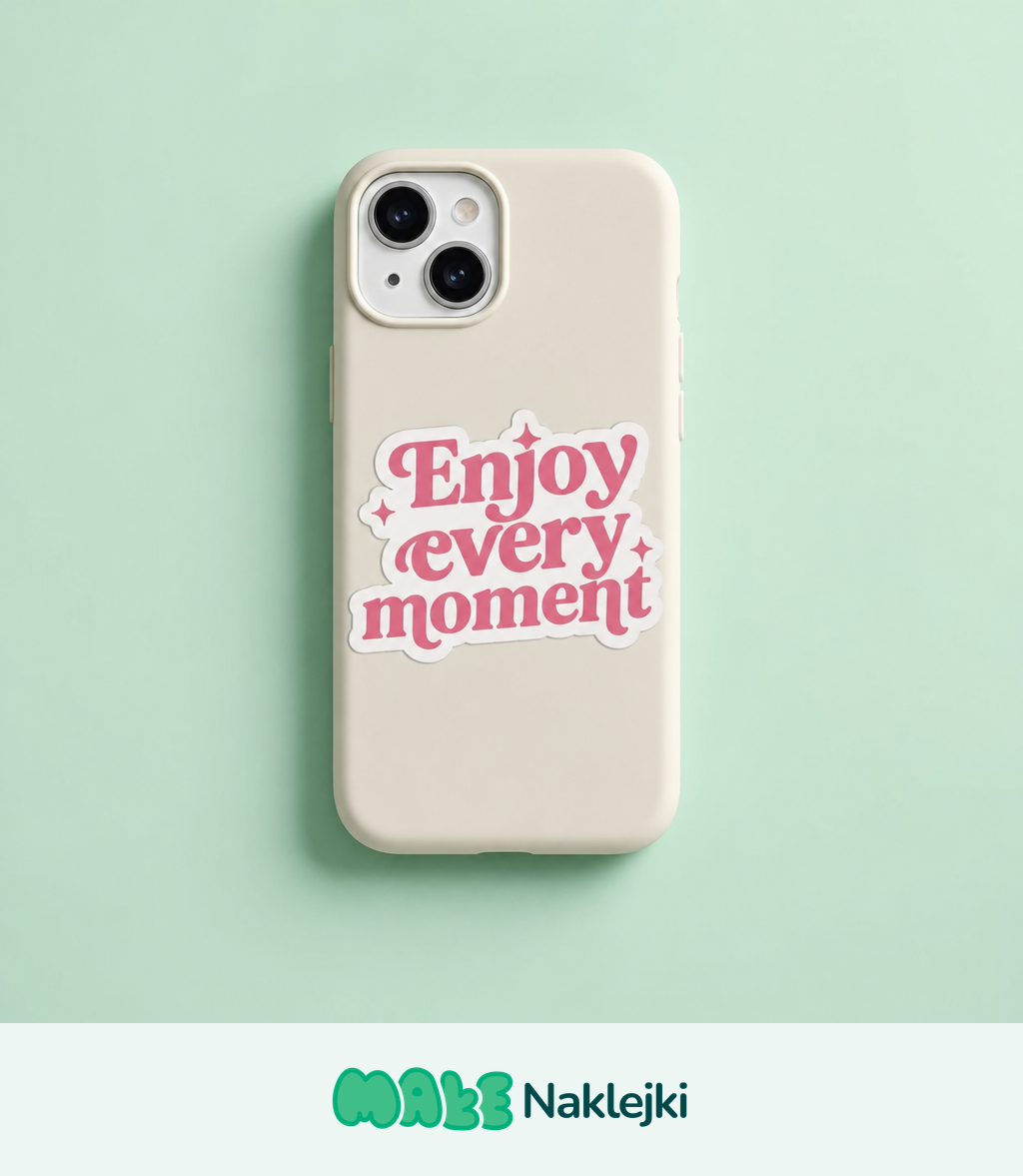 Etui na telefon z naklejoną naklejką tekstową Enjoy Every Moment stworzoną w wbudowanym generatorze obrazów AI bez potrzeby wgrywania własnego zdjęcia.